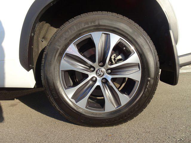Photo of 2022 Wind Chill Pearl Toyota Highlander