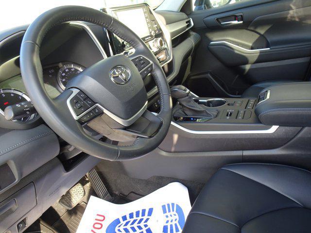 Photo of 2022 Wind Chill Pearl Toyota Highlander