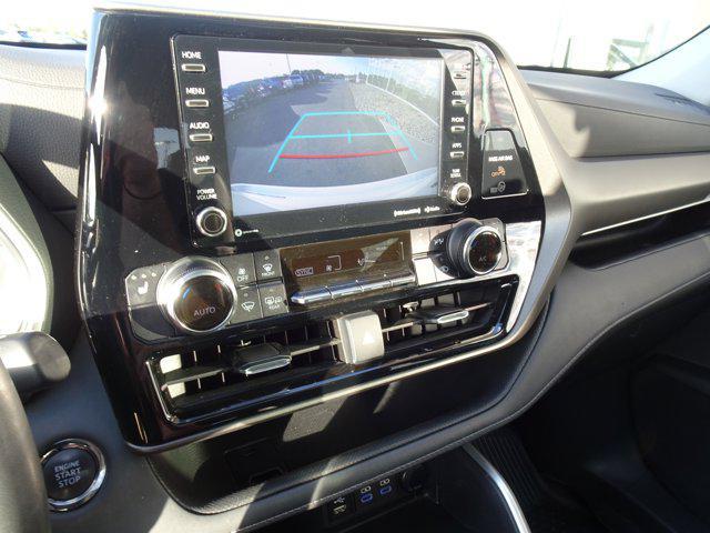 Photo of 2022 Wind Chill Pearl Toyota Highlander