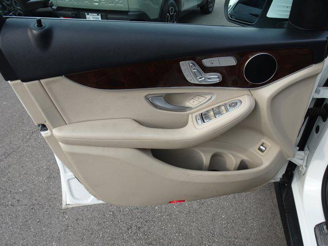 Photo of 2016 White Mercedes-Benz GLC 300