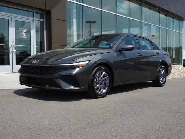 Photo of 2024 Amazon Gray Hyundai ELANTRA