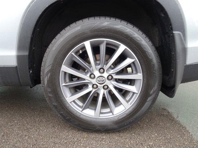 Photo of 2019 Celestial Silver Metallic Toyota Highlander
