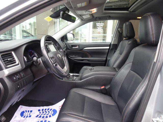 Photo of 2019 Celestial Silver Metallic Toyota Highlander