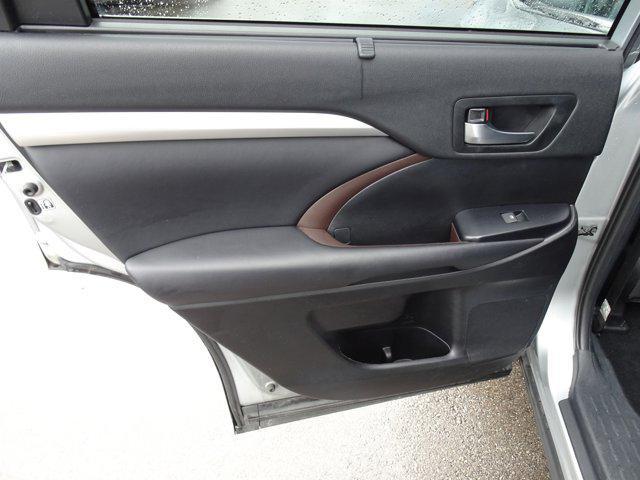 Photo of 2019 Celestial Silver Metallic Toyota Highlander