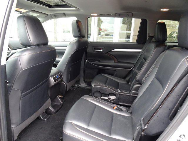 Photo of 2019 Celestial Silver Metallic Toyota Highlander
