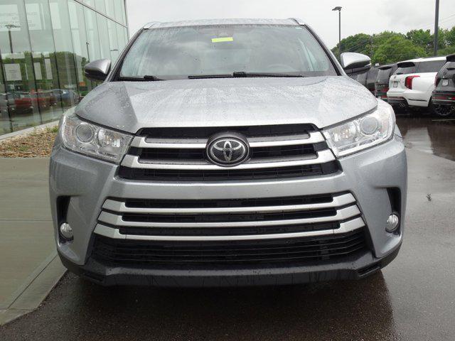 Photo of 2019 Celestial Silver Metallic Toyota Highlander
