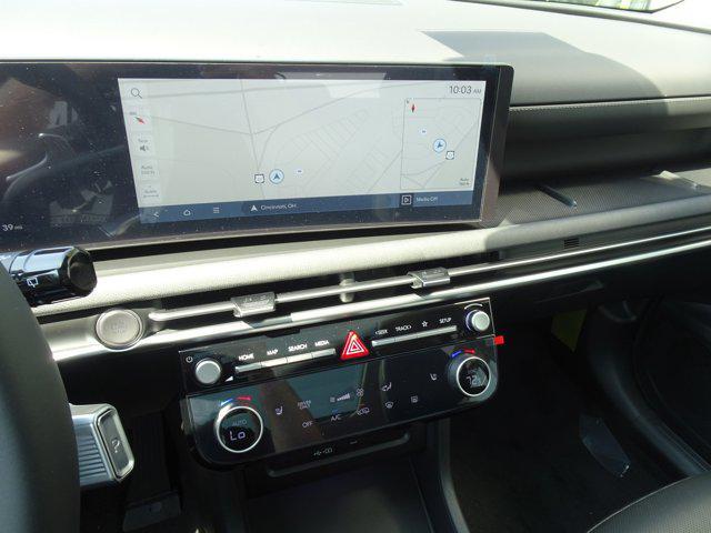 Photo of 2025 Shimmering Silver Hyundai TUCSON Hybrid