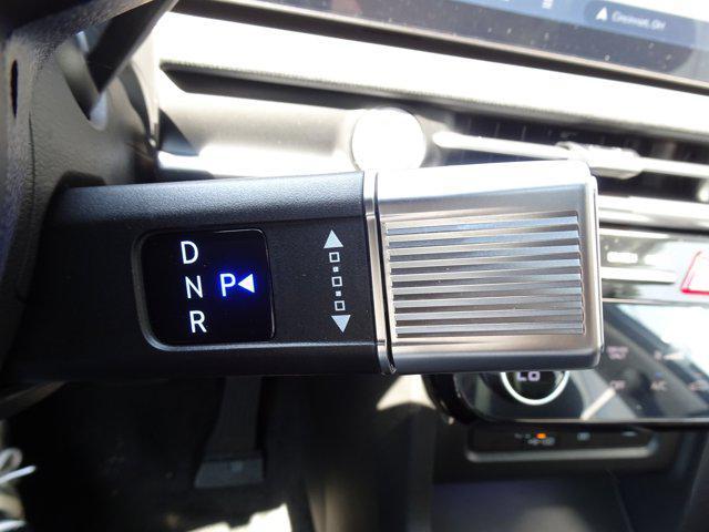 Photo of 2025 Shimmering Silver Hyundai TUCSON Hybrid