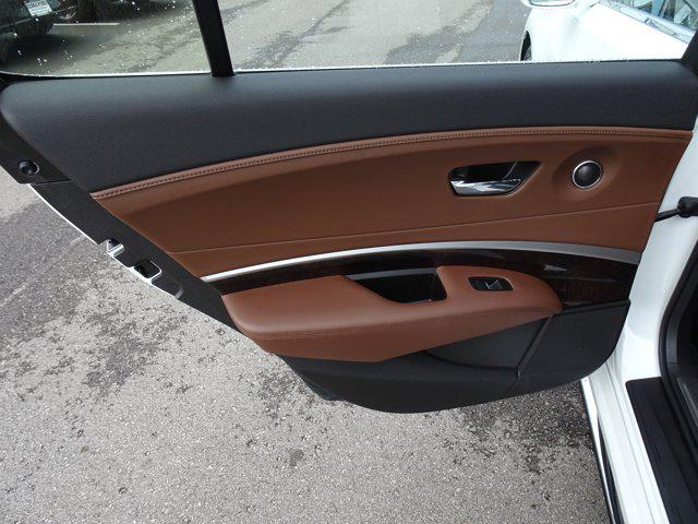 Photo of 2020 Platinum White Pearl Acura RLX