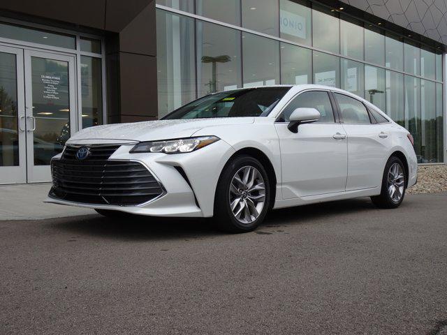 Photo of 2022 Wind Chill Pearl Toyota Avalon Hybrid