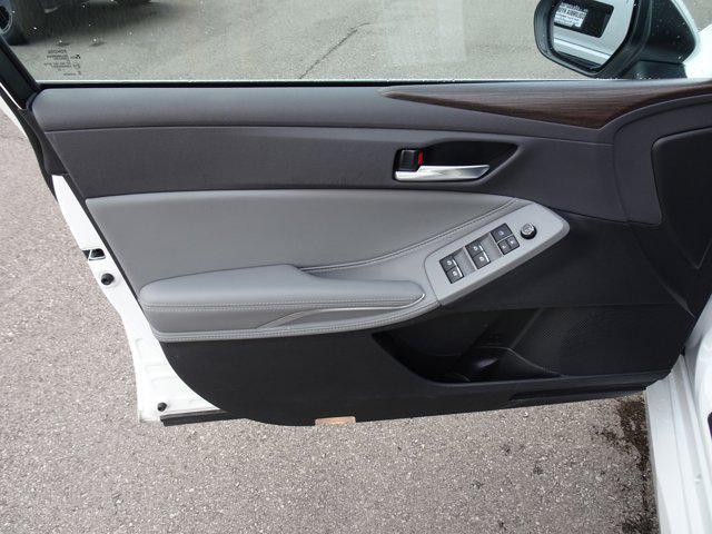 Photo of 2022 Wind Chill Pearl Toyota Avalon Hybrid
