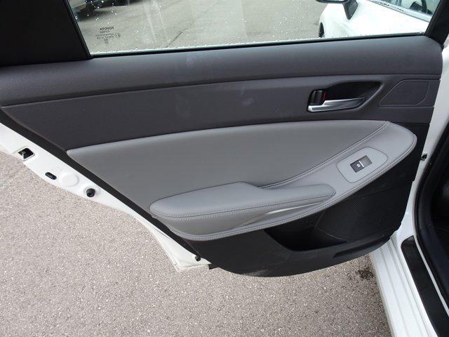 Photo of 2022 Wind Chill Pearl Toyota Avalon Hybrid