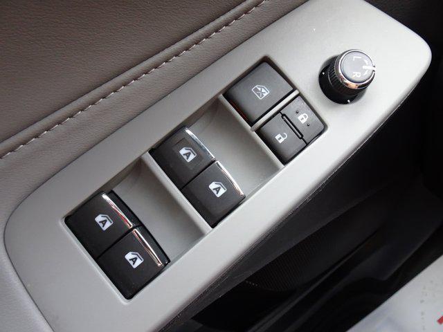 Photo of 2022 Wind Chill Pearl Toyota Avalon Hybrid
