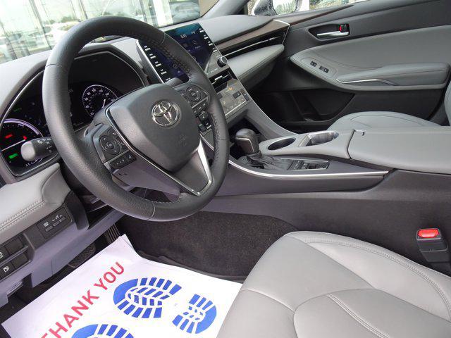 Photo of 2022 Wind Chill Pearl Toyota Avalon Hybrid