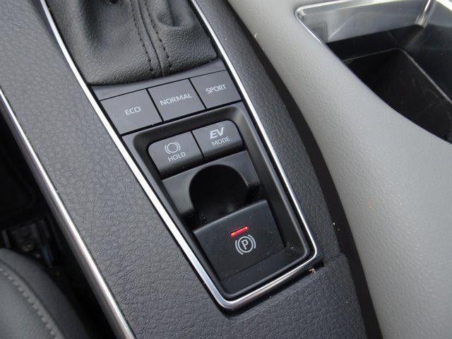 Photo of 2022 Wind Chill Pearl Toyota Avalon Hybrid