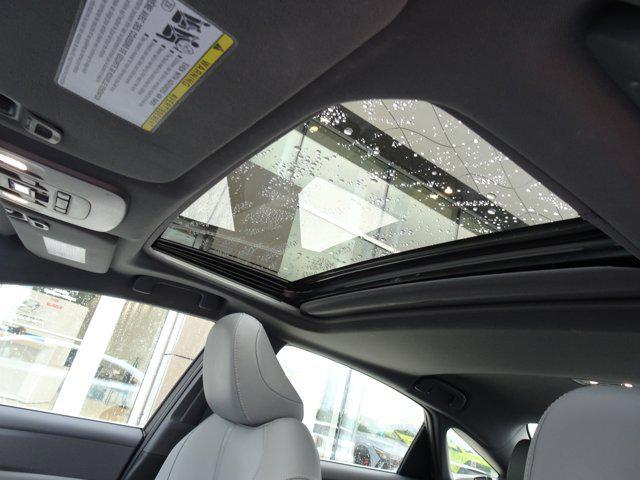 Photo of 2022 Wind Chill Pearl Toyota Avalon Hybrid