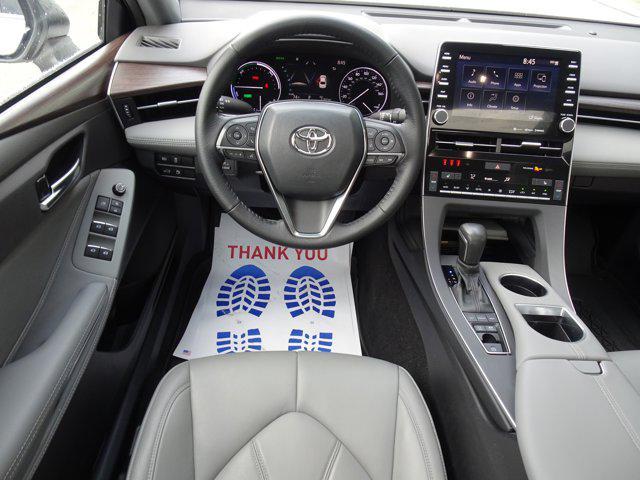 Photo of 2022 Wind Chill Pearl Toyota Avalon Hybrid