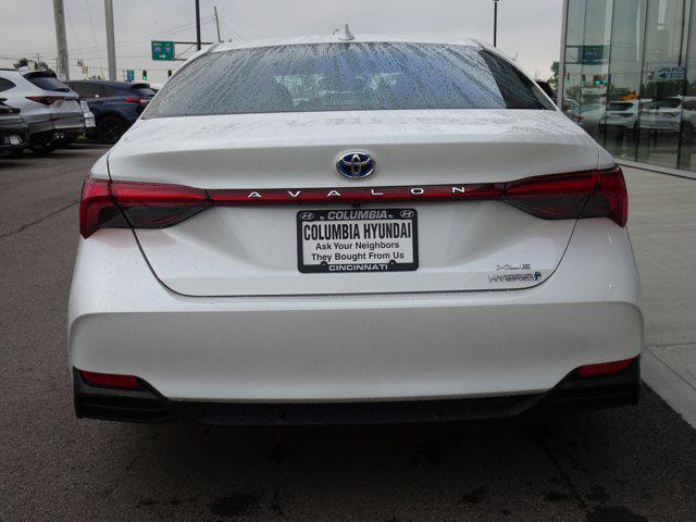 Photo of 2022 Wind Chill Pearl Toyota Avalon Hybrid