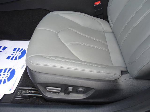 Photo of 2022 Wind Chill Pearl Toyota Avalon Hybrid