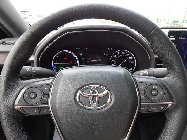 Photo of 2022 Wind Chill Pearl Toyota Avalon Hybrid