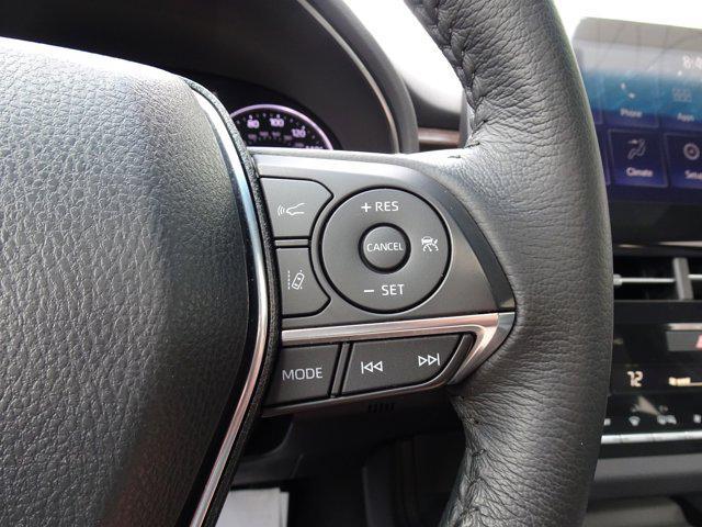 Photo of 2022 Wind Chill Pearl Toyota Avalon Hybrid
