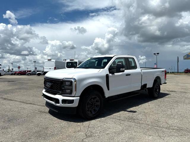 Photo of 2025 Oxford White Ford F-350
