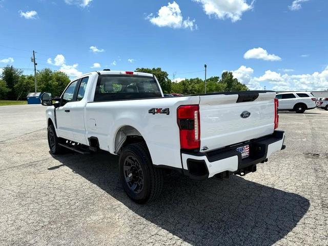Photo of 2025 Oxford White Ford F-350