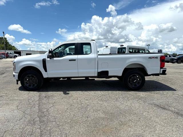 Photo of 2025 Oxford White Ford F-350