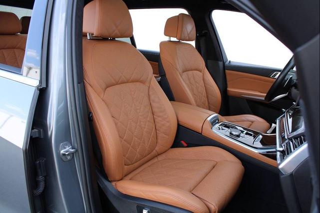 Photo of 2023 Skyscraper Grey Metallic BMW X7