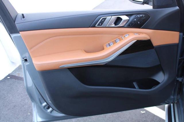 Photo of 2023 Skyscraper Grey Metallic BMW X7