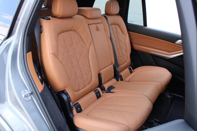 Photo of 2023 Skyscraper Grey Metallic BMW X7