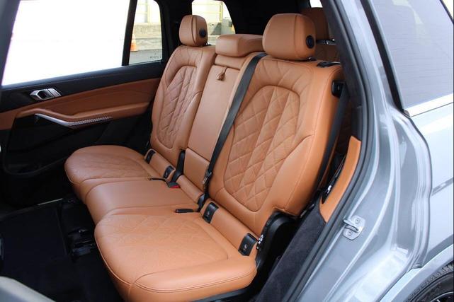 Photo of 2023 Skyscraper Grey Metallic BMW X7