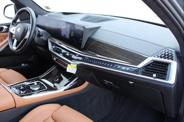 Photo of 2023 Skyscraper Grey Metallic BMW X7