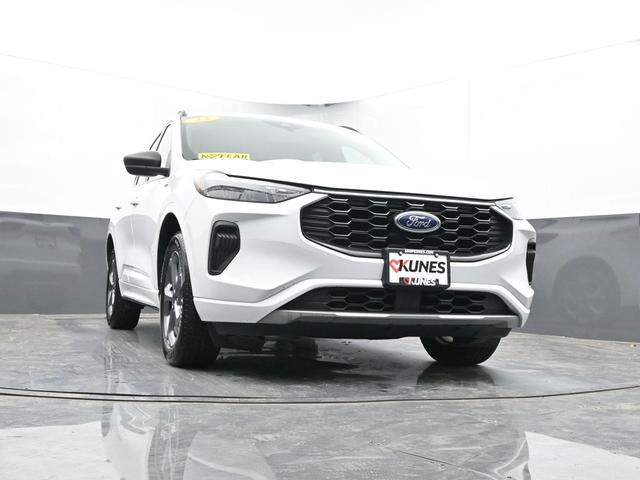 Photo of 2023 Oxford White Ford Escape