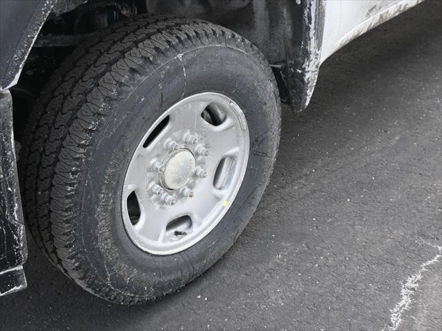 Photo of 2025 Summit White GMC Sierra 2500