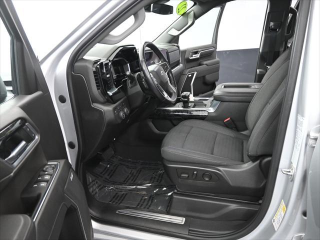 Photo of 2022 Silver Ice Metallic Chevrolet Silverado 1500
