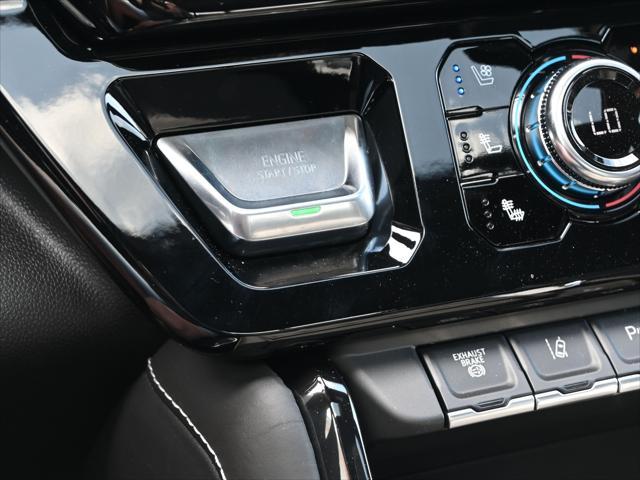 Photo of 2025 Summit White GMC Sierra 2500