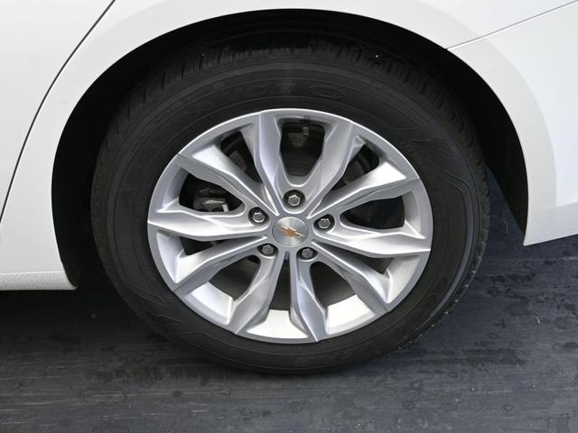 Photo of 2024 Summit White Chevrolet Malibu
