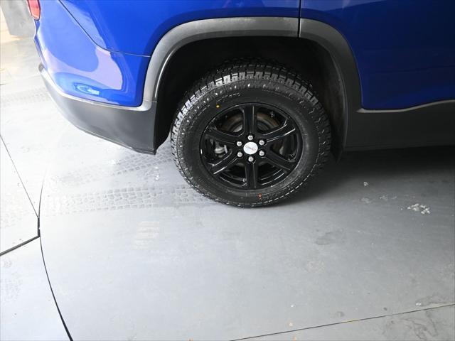 Photo of 2023 Ultra Blue Metallic GMC Acadia
