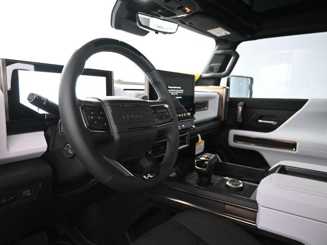 Photo of 2025 Interstellar White GMC HUMMER EV Pickup