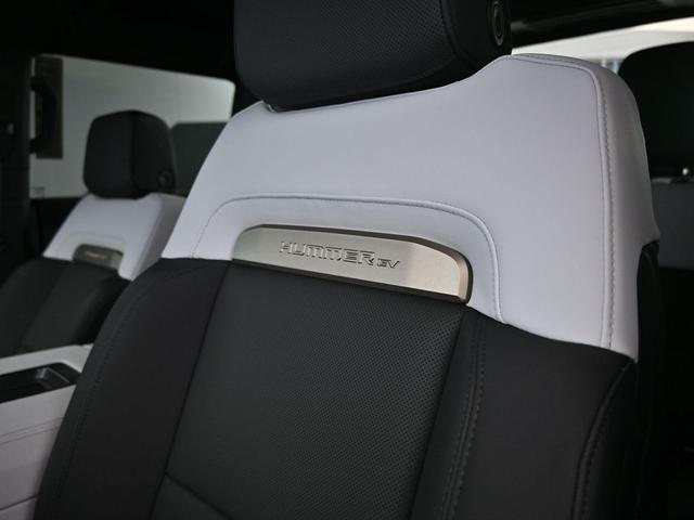 Photo of 2025 Interstellar White GMC HUMMER EV Pickup