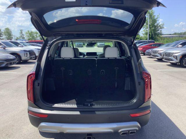 Photo of 2022 Dark Moss Kia Telluride