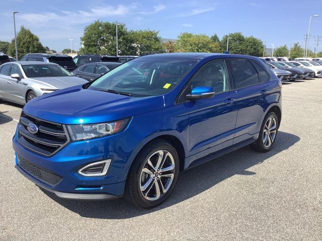 Photo of 2018 Lightning Blue Ford Edge