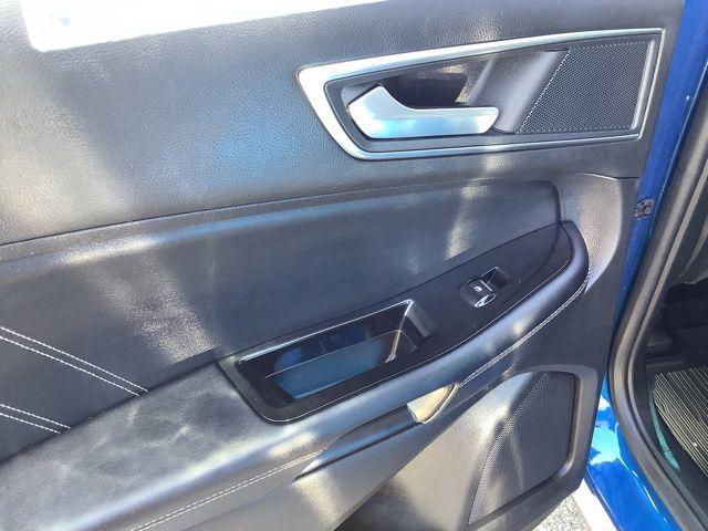 Photo of 2018 Lightning Blue Ford Edge