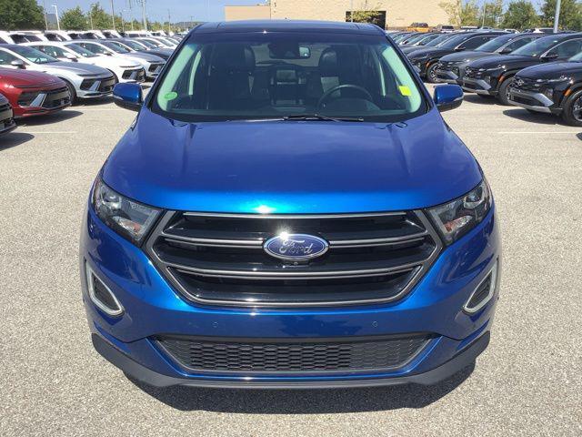 Photo of 2018 Lightning Blue Ford Edge