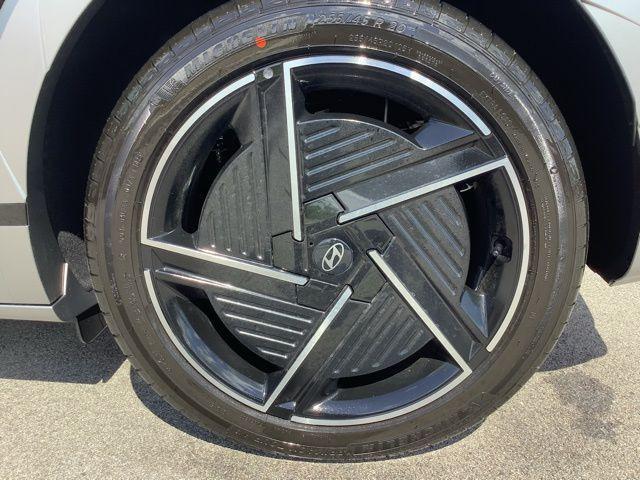 Photo of 2025 Abyss Black Hyundai IONIQ 5