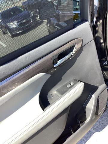 Photo of 2021 Midnight Black Metallic Toyota Highlander