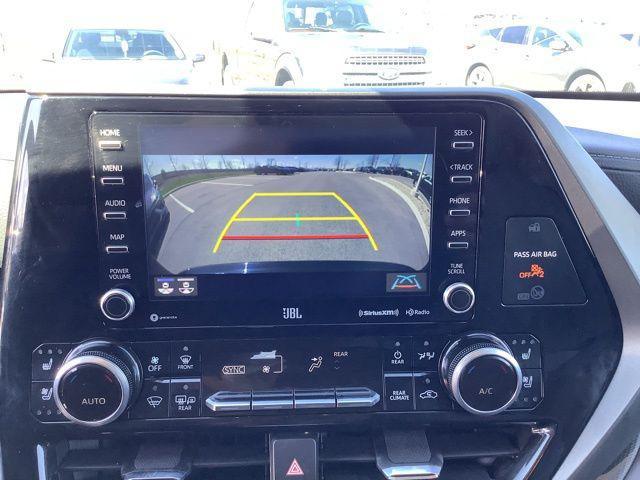 Photo of 2021 Midnight Black Metallic Toyota Highlander
