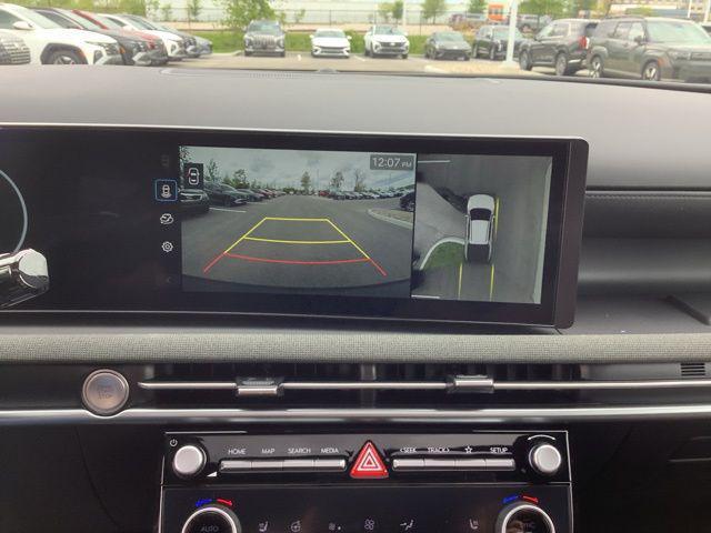 Photo of 2025 Phantom Black Hyundai SANTA CRUZ