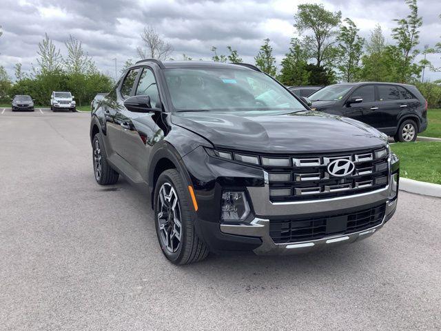 Photo of 2025 Phantom Black Hyundai SANTA CRUZ